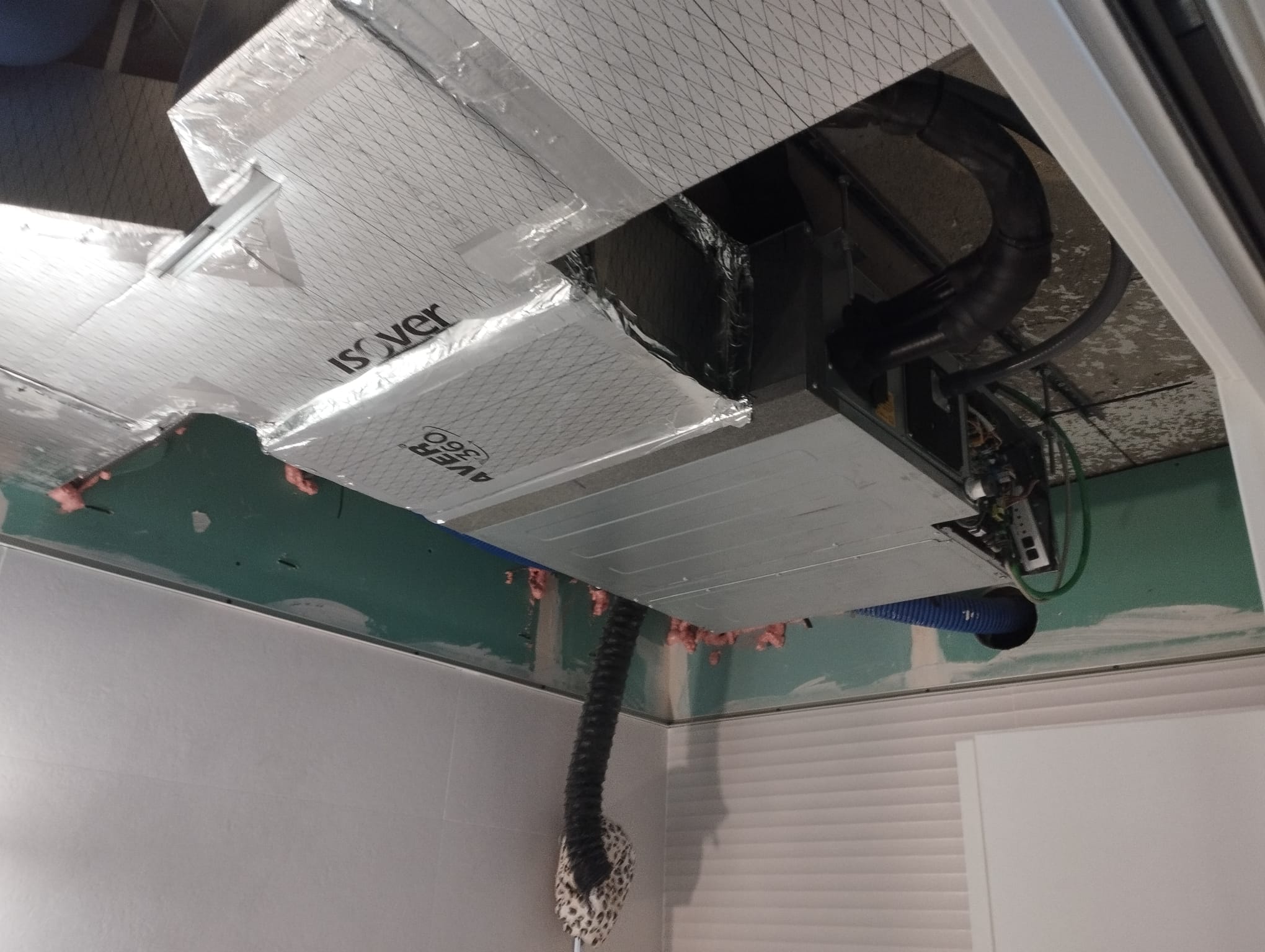 Instal·lació de cassette HVAC amb aïllament Isover AVER 360