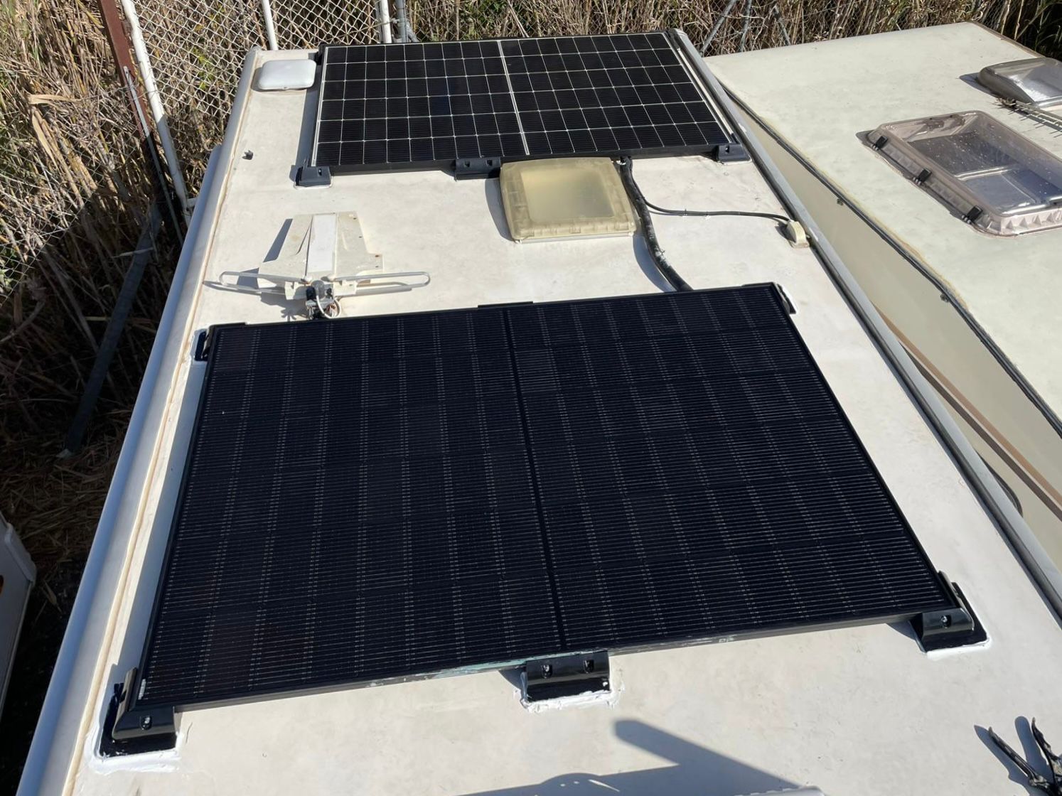 Panells solars fotovoltaics instal·lats en coberta